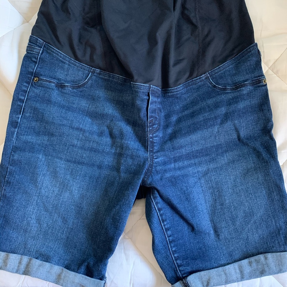 Maternity shorts